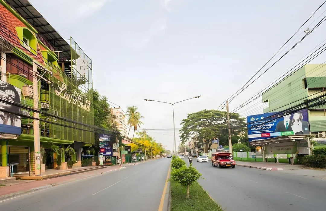 Oyo 928 Leaf Hostel-1